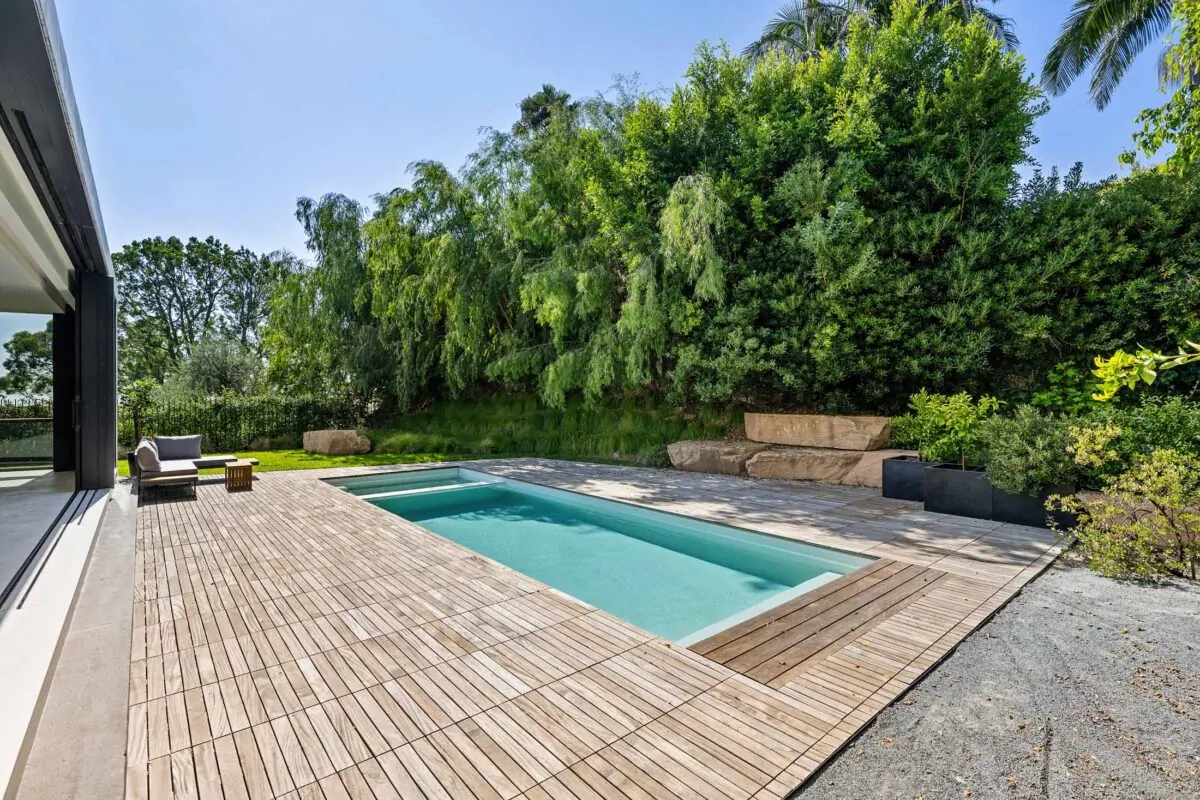 outdoor living space pool area kooihaus.com