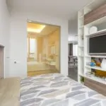 Coherent apartment layout with an unconventional room arrangement