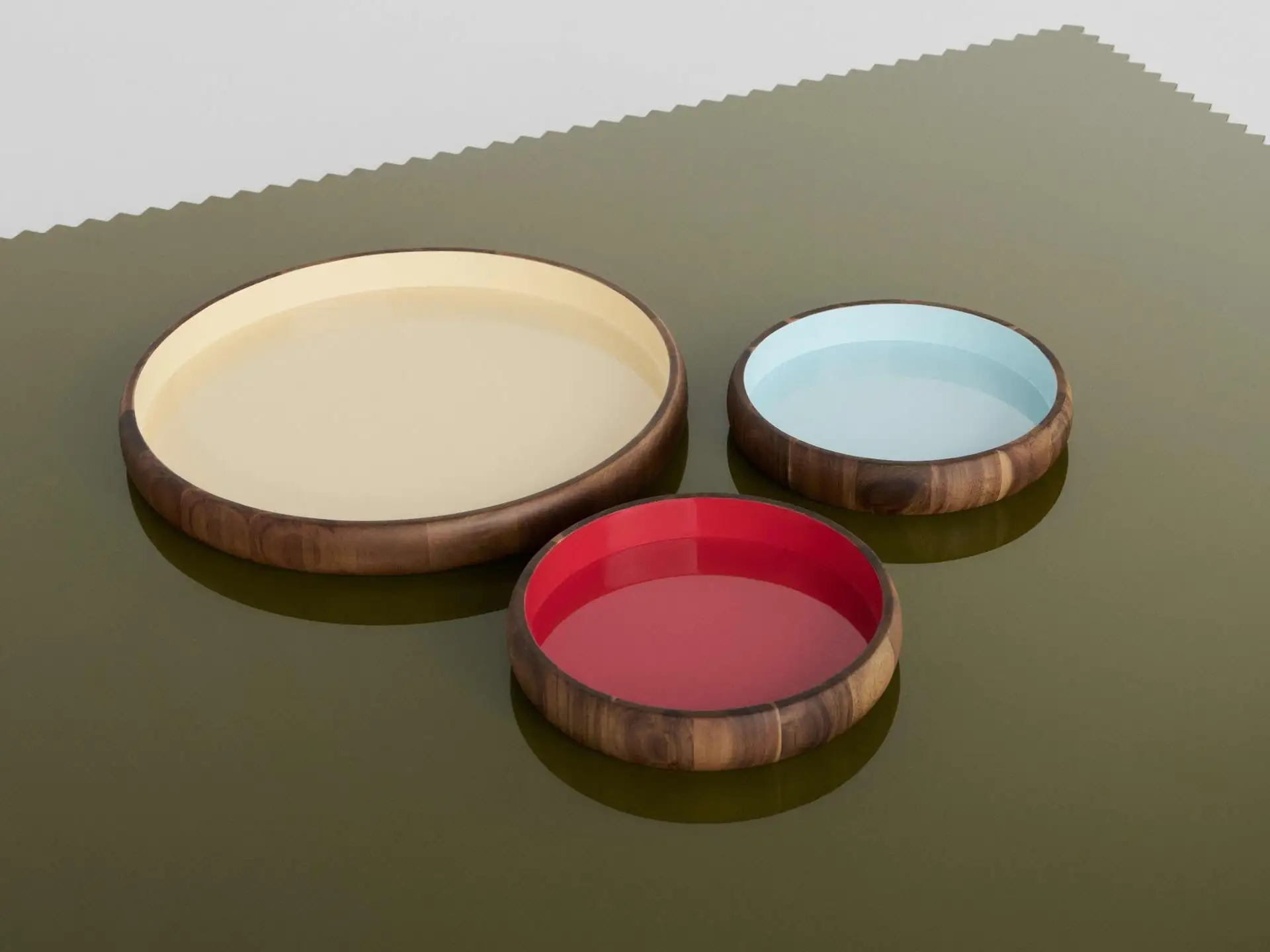 Three colored round trays from the Baisi Guadagnino Zara Home collection